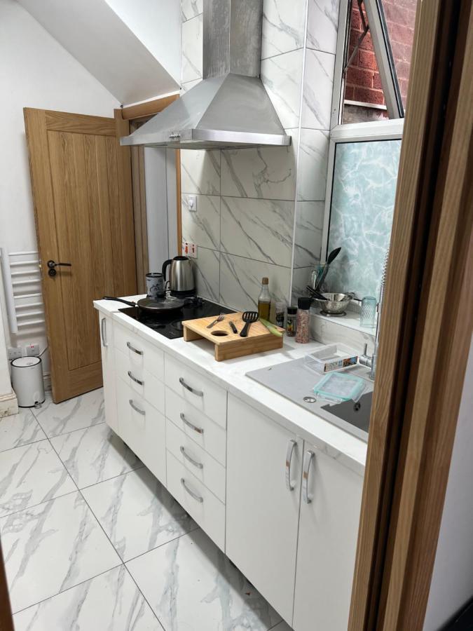 New Flat, Own Bathroom, Sitting Room & Large Bedroom - Walsall Bescot Екстер'єр фото